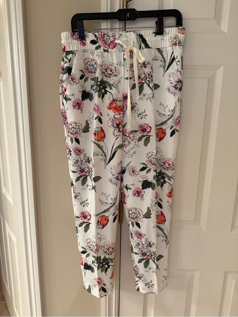 Ann Taylor White Floral Drawstring Joggers with Pink & Orange Blooms